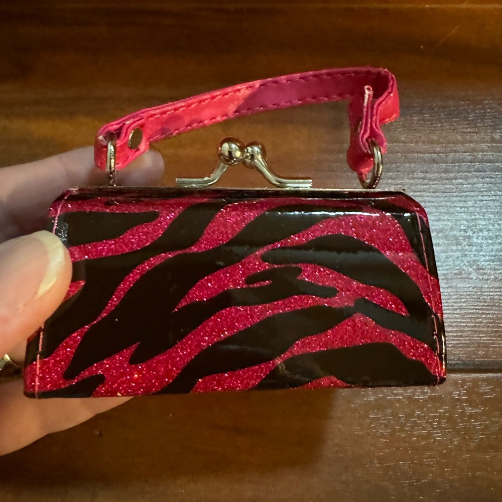 🚨VINTAGE 80’s SPARKLING HOT PINK  ZEBRA KISS LOCK LIPSTICK CASE 😍♥️🤗👍👍🤩🥳